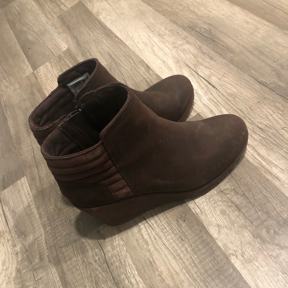 Women’s wedge boots